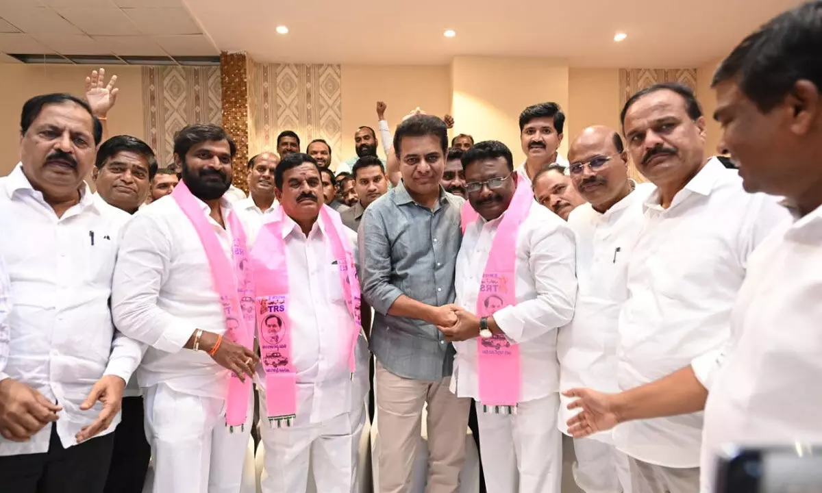 BJPs self goal on Munugode leads to desertions of party leaders to TRS