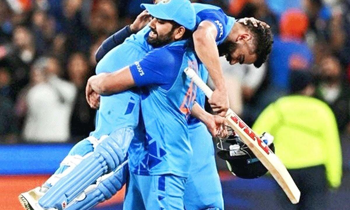 విరాట్ ను ఎత్తేసిన కెప్టెన్ రోహిత్ Rohit Sharma Lifted Virat Kohli In Giant Bear Hug After