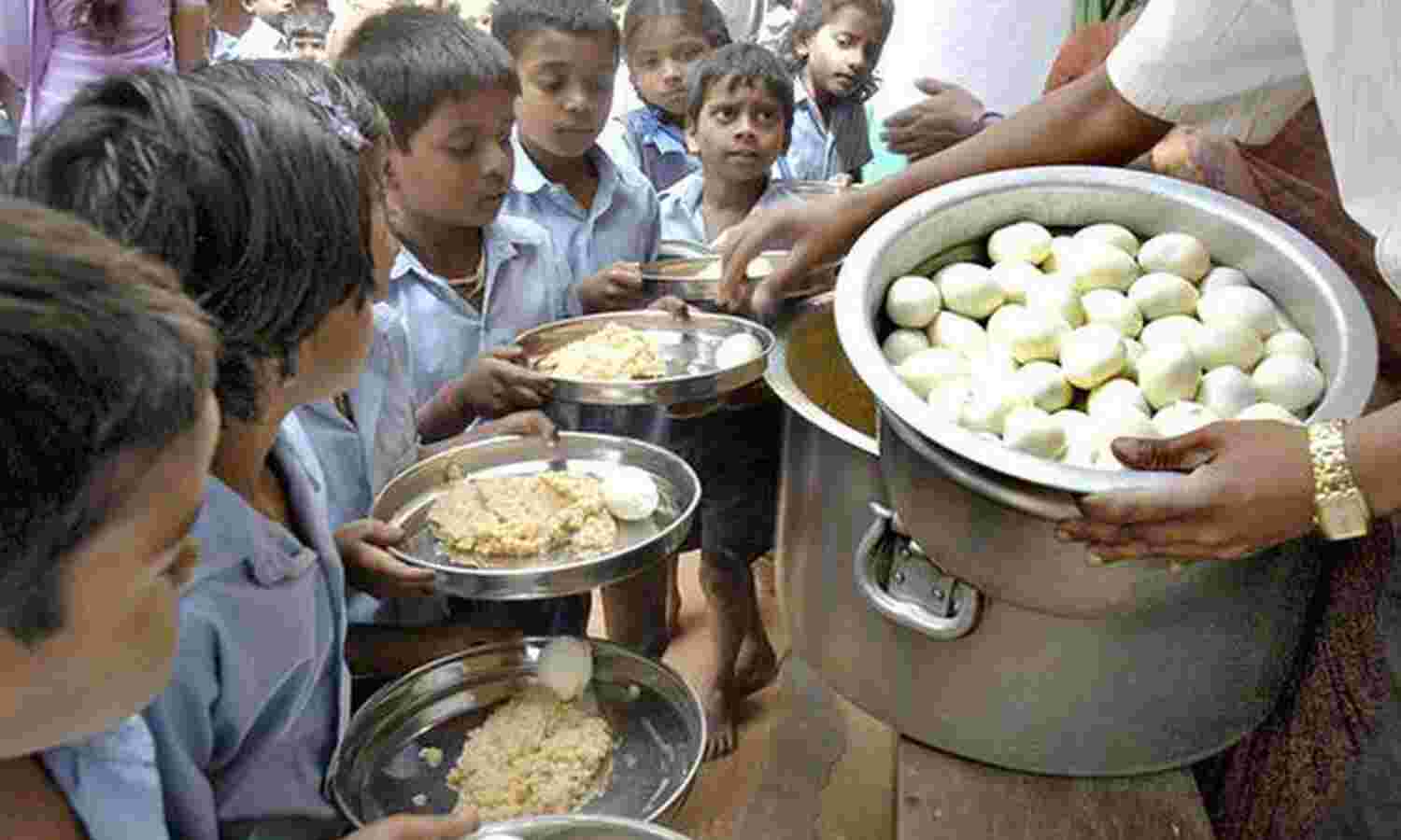 Rotten eggs with worms found in Tamil Nadu school mid-day meals - India  Today