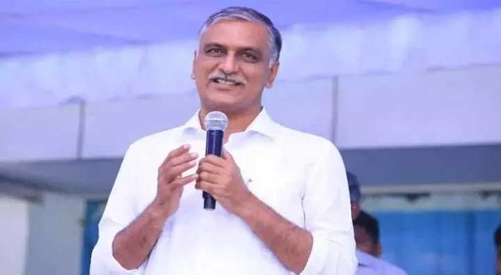 తేడా చూడు బాబూ.. హరీష్ రావు సెటైర్లు