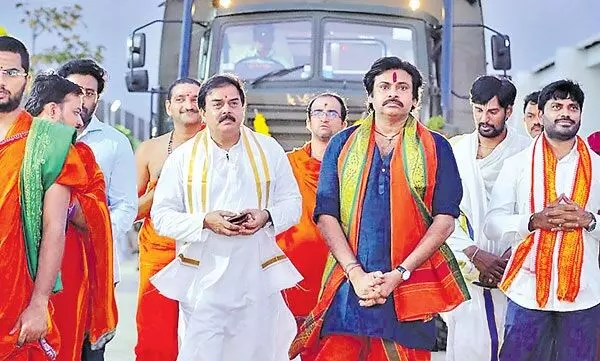 వాలంటీర్లు కావలెను.. పవన్ కల్యాణ్ పిలుపు