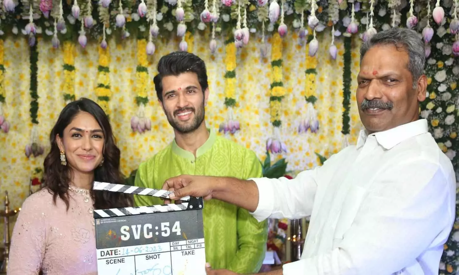 Vijay Deverakonda - కొత్త సినిమా లాంఛ్ చేసిన విజయ్ దేవరకొండ