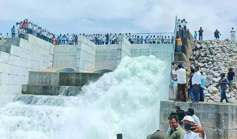 కరువు ప్రాంతంలో గోదావరి జలకళ.. ఆ ఎమ్మెల్యేకి కేటీఆర్ అభినందన