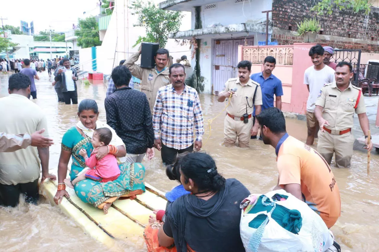 మోరంచపల్లి వాసులు సేఫ్.. 108 గ్రామాల్లో ఎన్డీఆర్ఎఫ్ బృందాలు