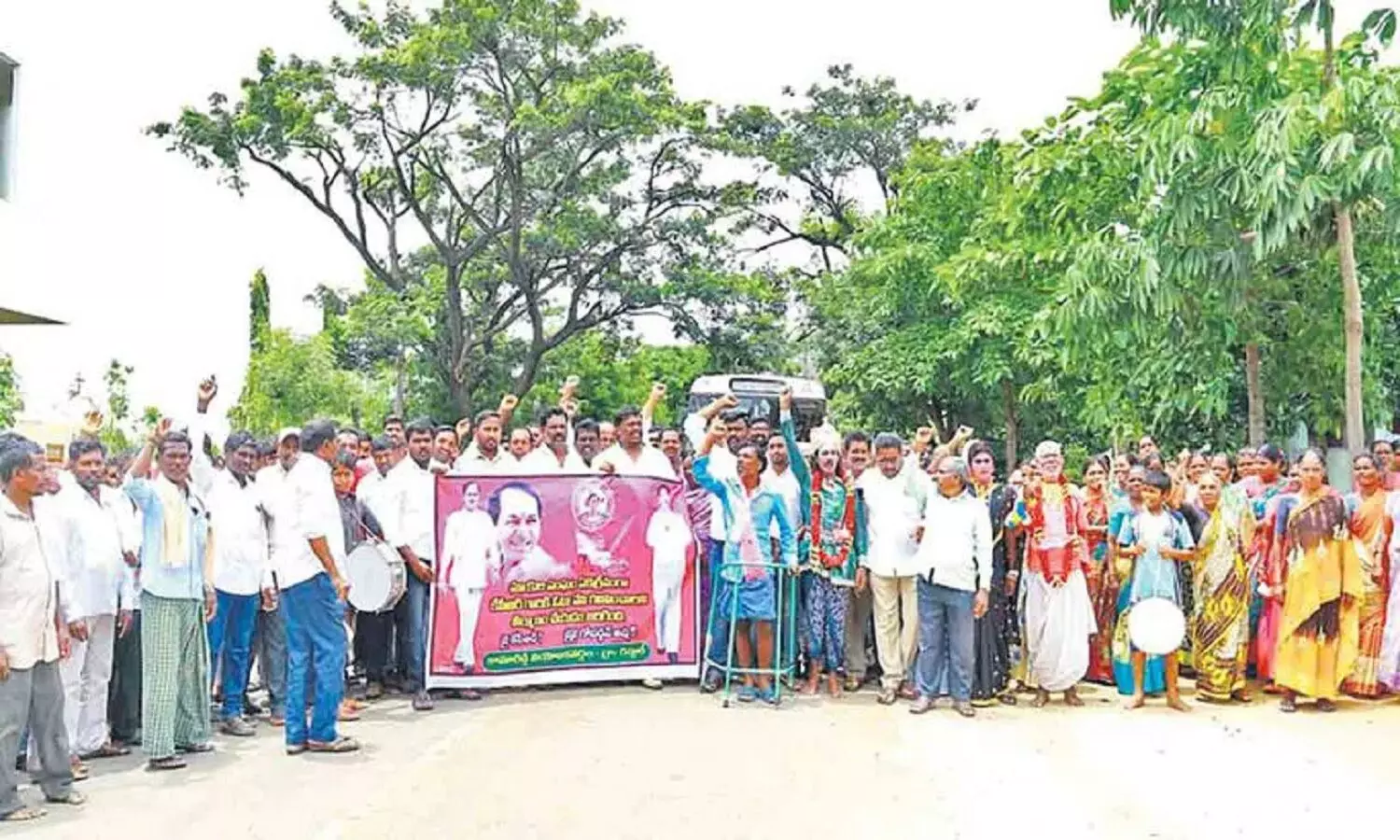 కామారెడ్డిలో మొదలైన సంబరాలు..