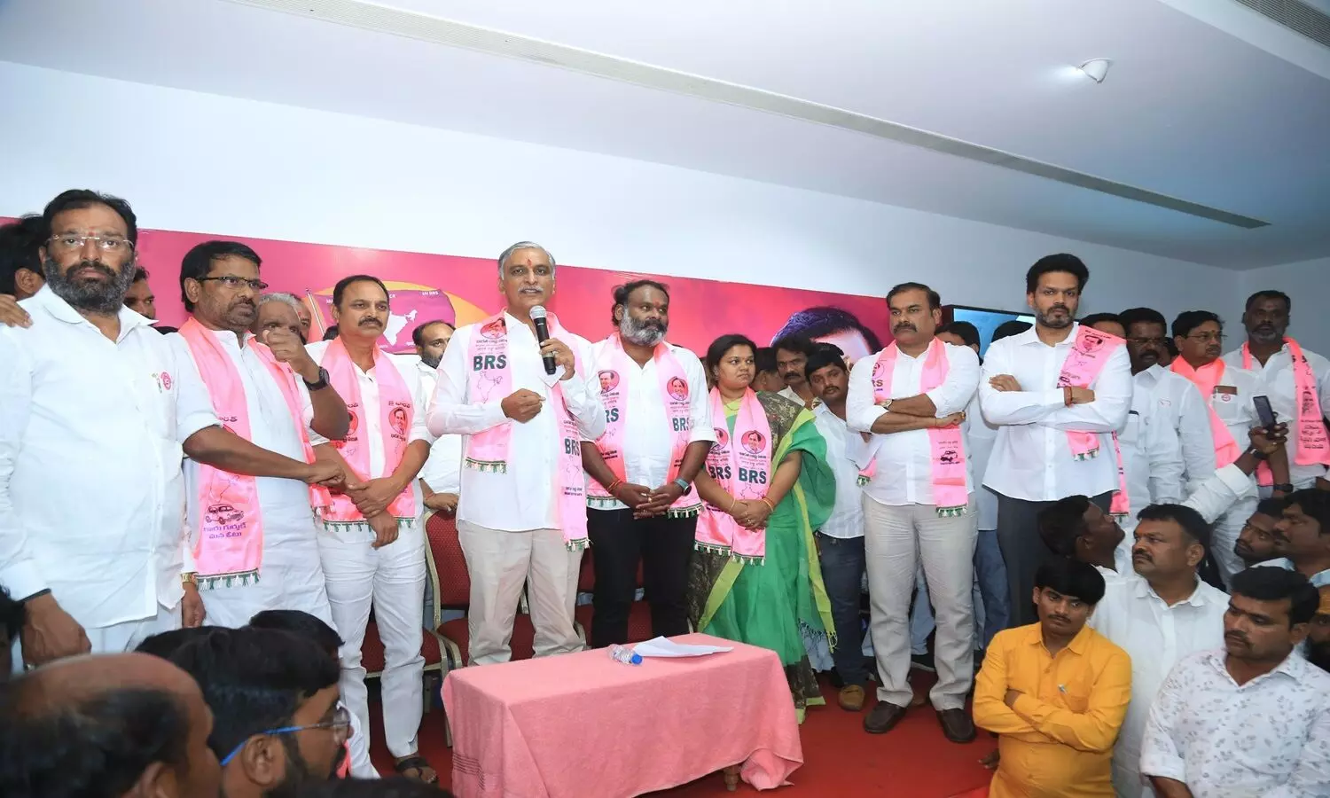 హరీష్ రావు వ్యాఖ్యలతో ఎల్లో మీడియాకు పండగ