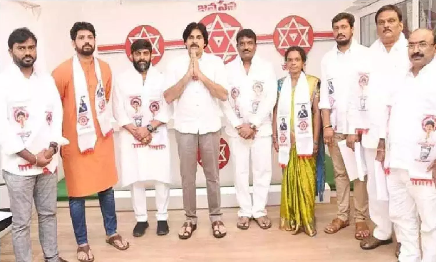 నేను రావాలా..? నా కటౌట్ చాలదా..?