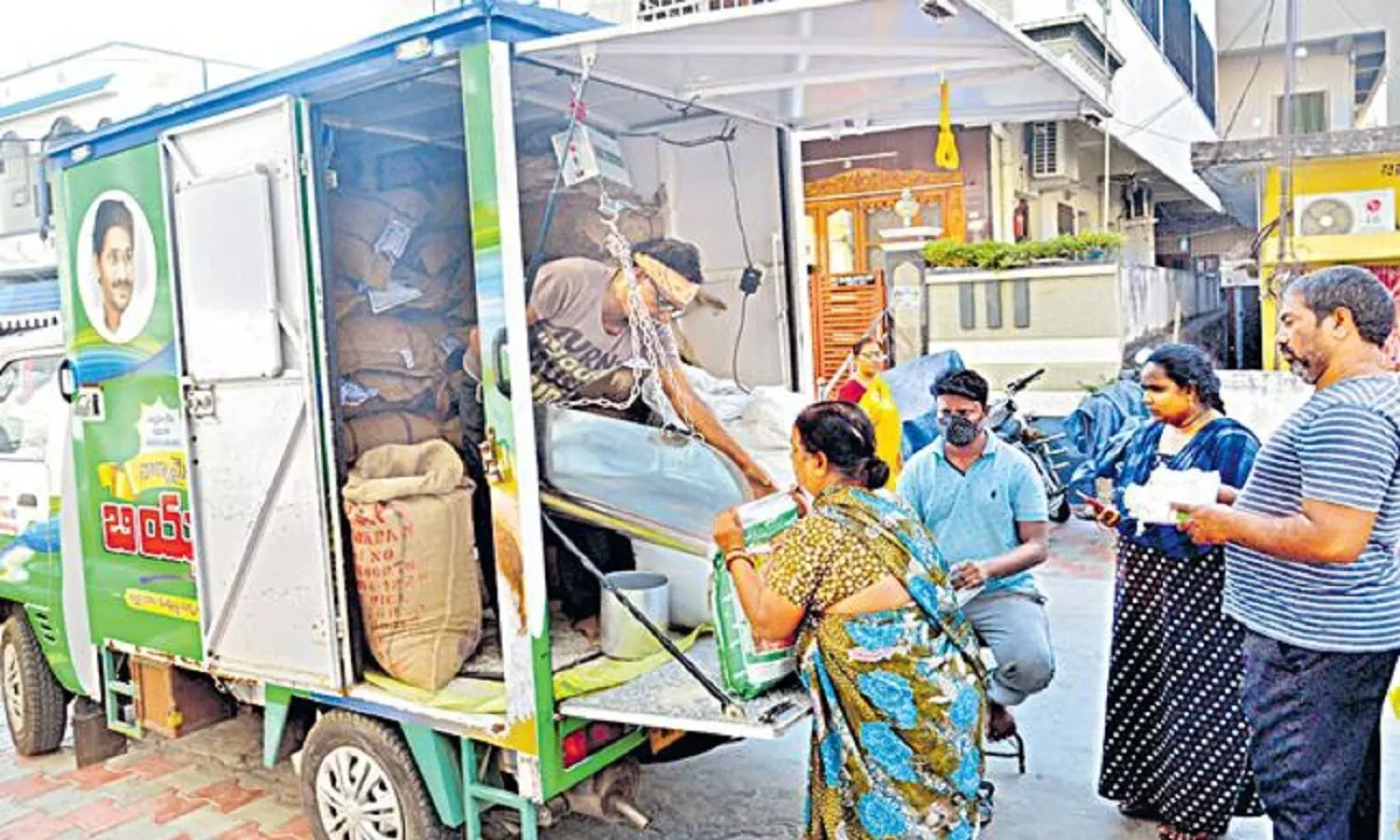 పని పెరిగింది, జీతం పెరిగింది.. వాలంటీర్లకు కొత్త బాధ్యతలు