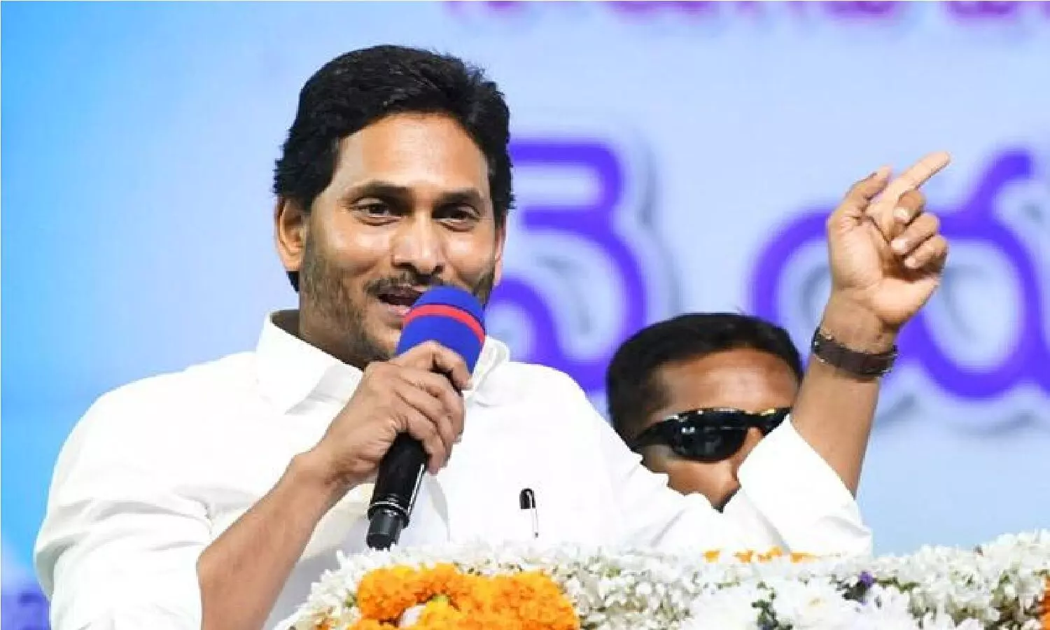 కార్లను మార్చినట్టు భార్యలను మారుస్తాడు