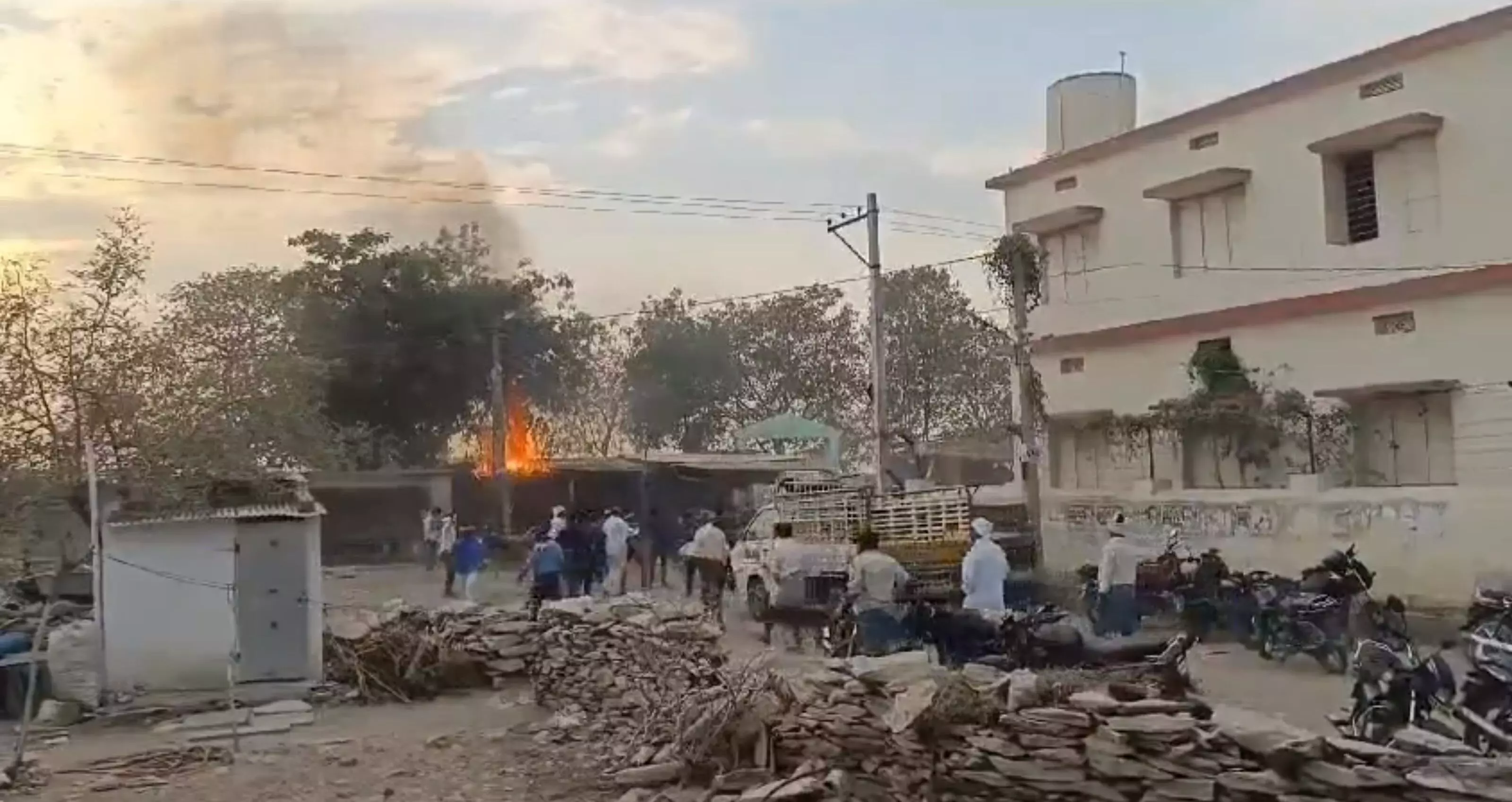 కొడుతున్నాం.. గట్టిగా కొడుతున్నాం