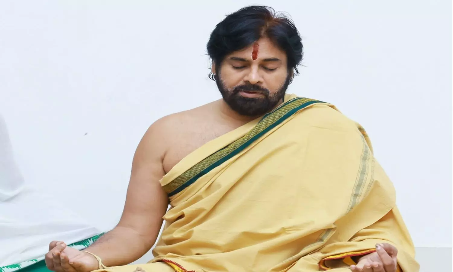 పవన్ మీకు దేవుడు.. ఆయనకు గుడికట్టండి