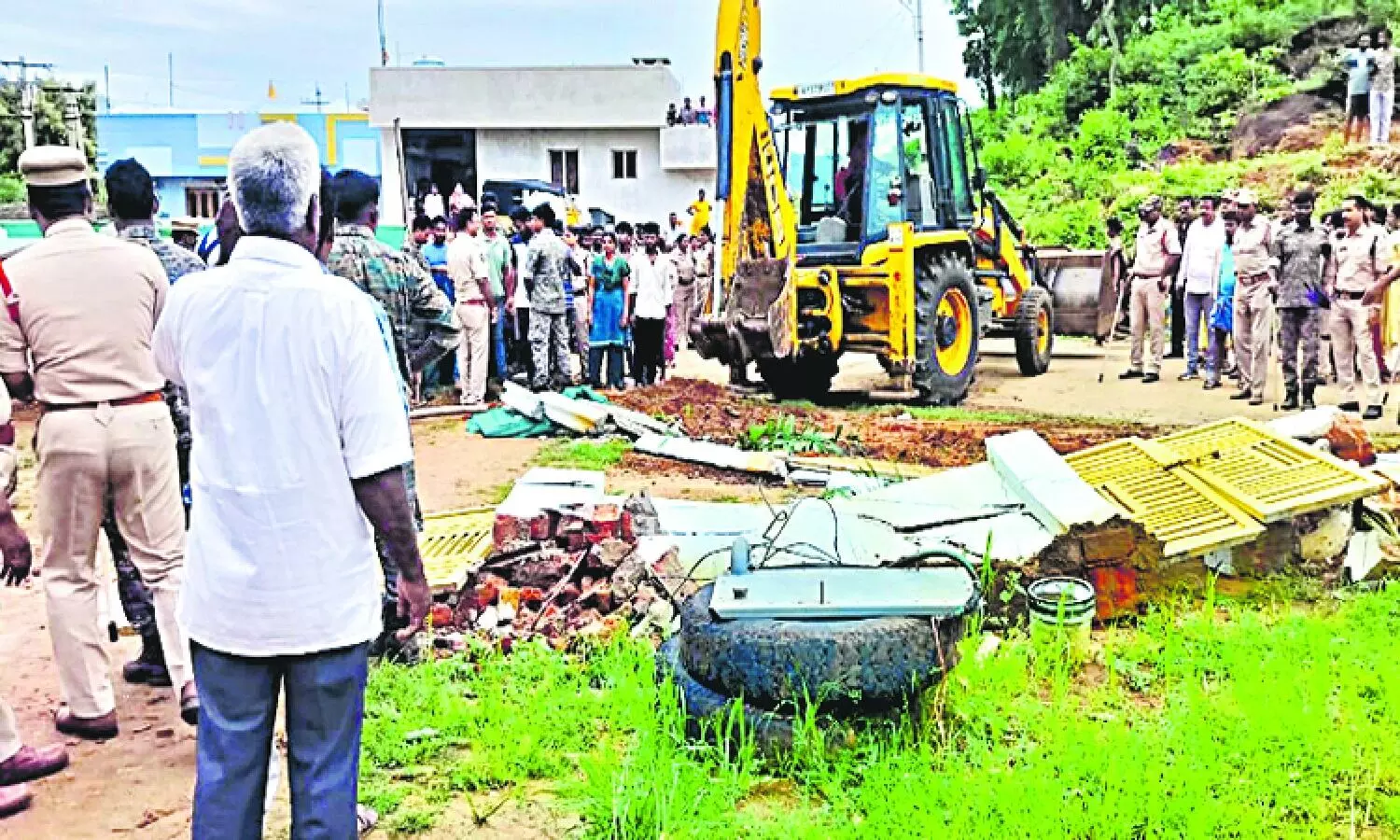 దొరికిపోడానికే ట్వీట్లు వేస్తున్నారా..?