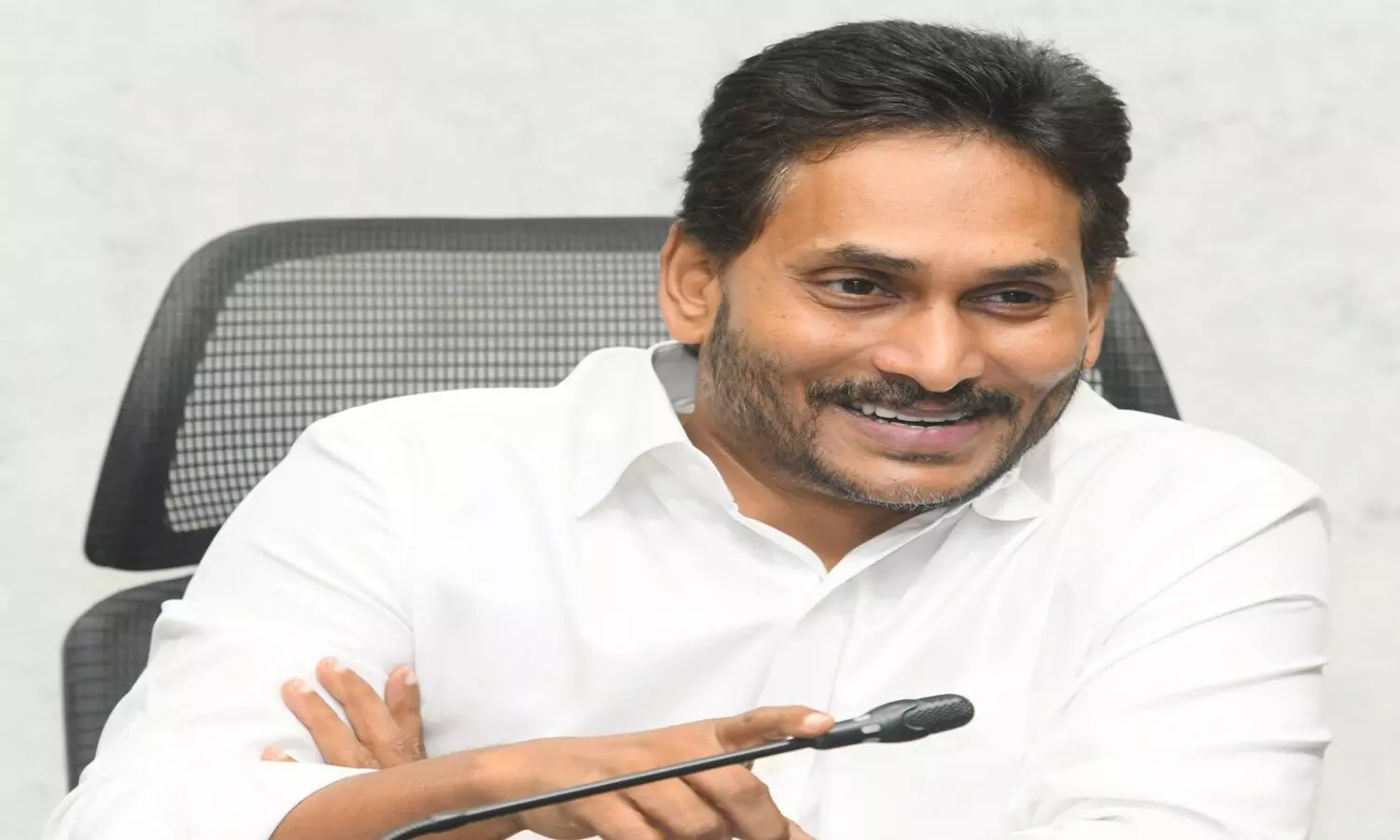 టీడీపీ పోటీ చేయకూడదు.. ఇది అన్యాయం - జగన్