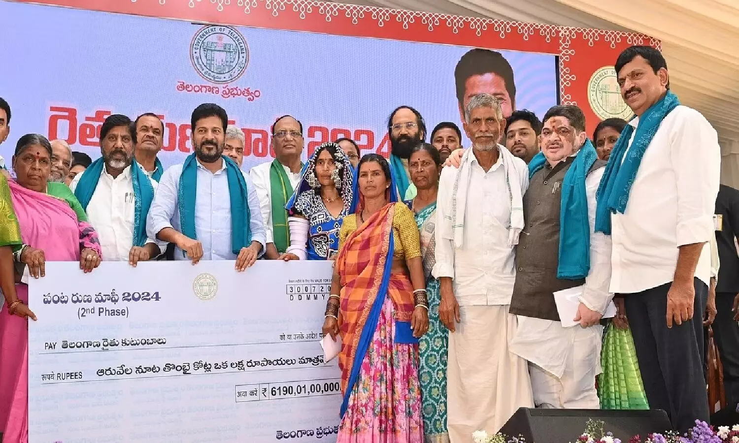 రుణమాఫీ విషయంలో కాంగ్రెస్ నష్ట నివారణ చర్యలు