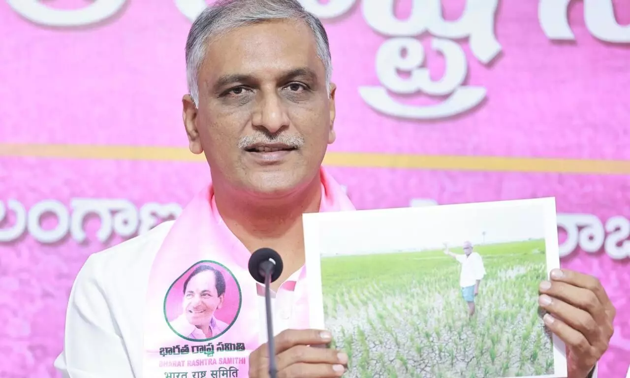 ముగ్గురు మంత్రులుండి మూడు లక్షల ఎకరాల పంటలు ఎండబెడతారా?