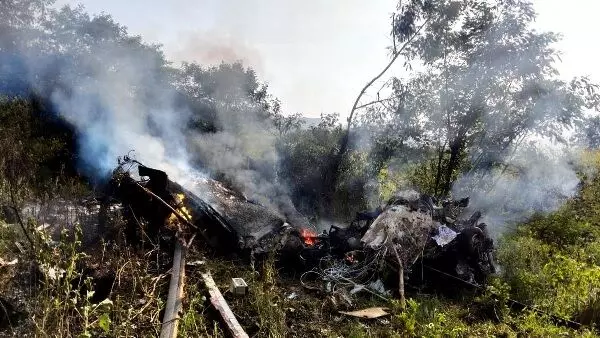 కూలిన హెలికాప్టర్‌.. ముగ్గురు మృతి