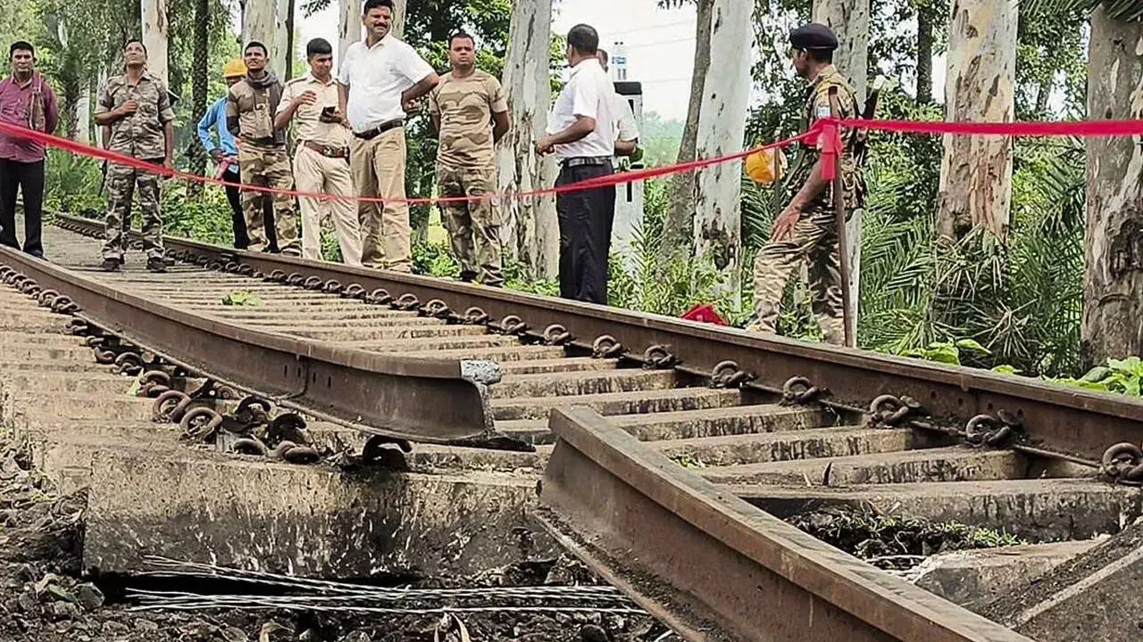 జార్ఖండ్‌ లో రైల్వే ట్రాక్‌ పేల్చివేత