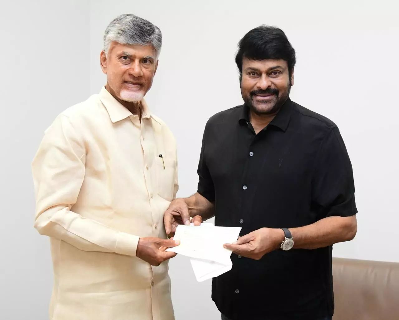 చంద్రబాబుతో మెగాస్టార్‌ చిరంజీవి భేటీ