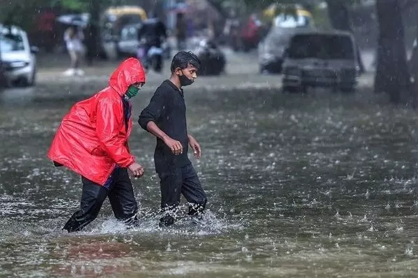 అల్పపీడన ప్రభావంతో ఏపీలో పలు జిల్లాలో భారీ వర్షాలు