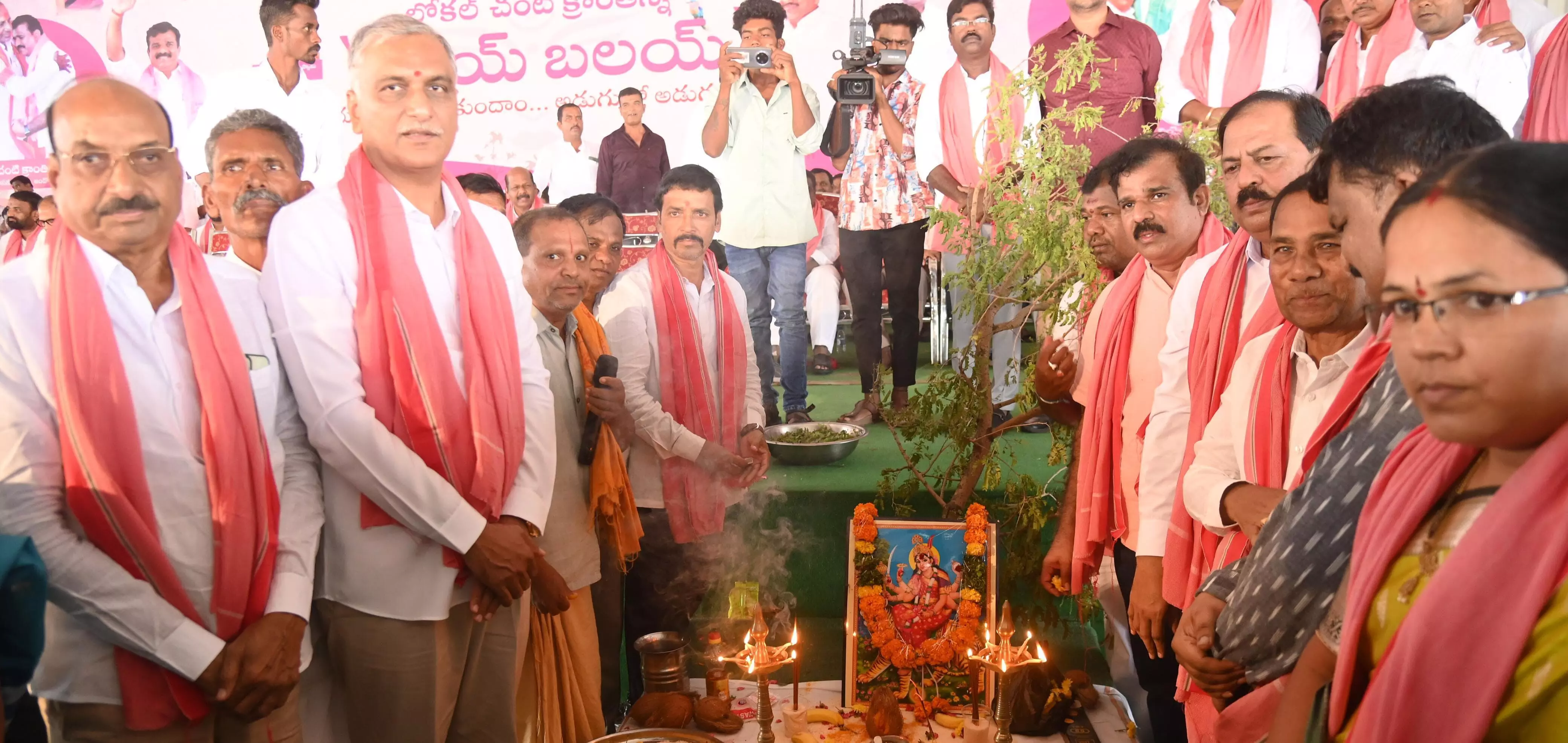 కేసీఆర్‌ ఇచ్చిన ఉద్యోగాలతో రేవంత్‌ డబ్బా కొట్టుకుంటున్నడు