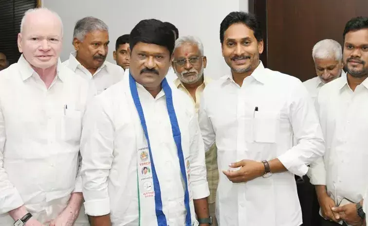 ఏపీలో టీడీపీకి షాక్‌.. వైసీపీలో చేరిన ముదునూరి