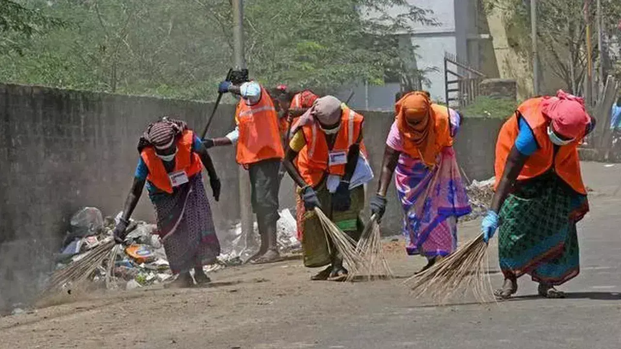 జీహెచ్ఎంసీ ఉద్యోగులకు దీపావళి కానుకగా జీతాలు విడుదల