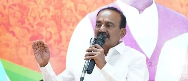 భూములు గుంజుకుని రైతుల నోట్లో మట్టికొట్టాలనుకుంటున్న రేవంత్‌