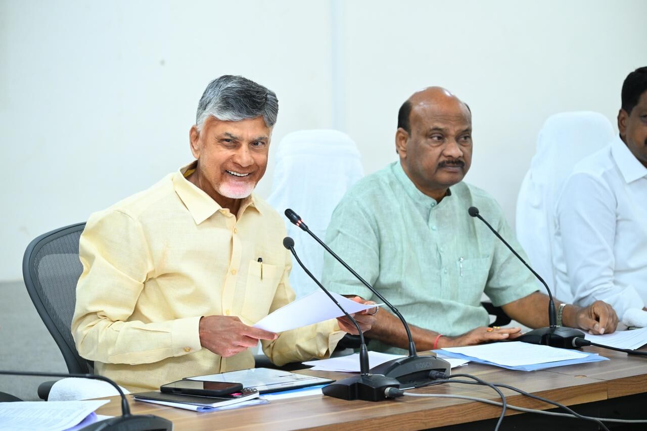 ఎమ్మెల్యేలందరిలో నేనే సీనియర్ : చంద్రబాబు