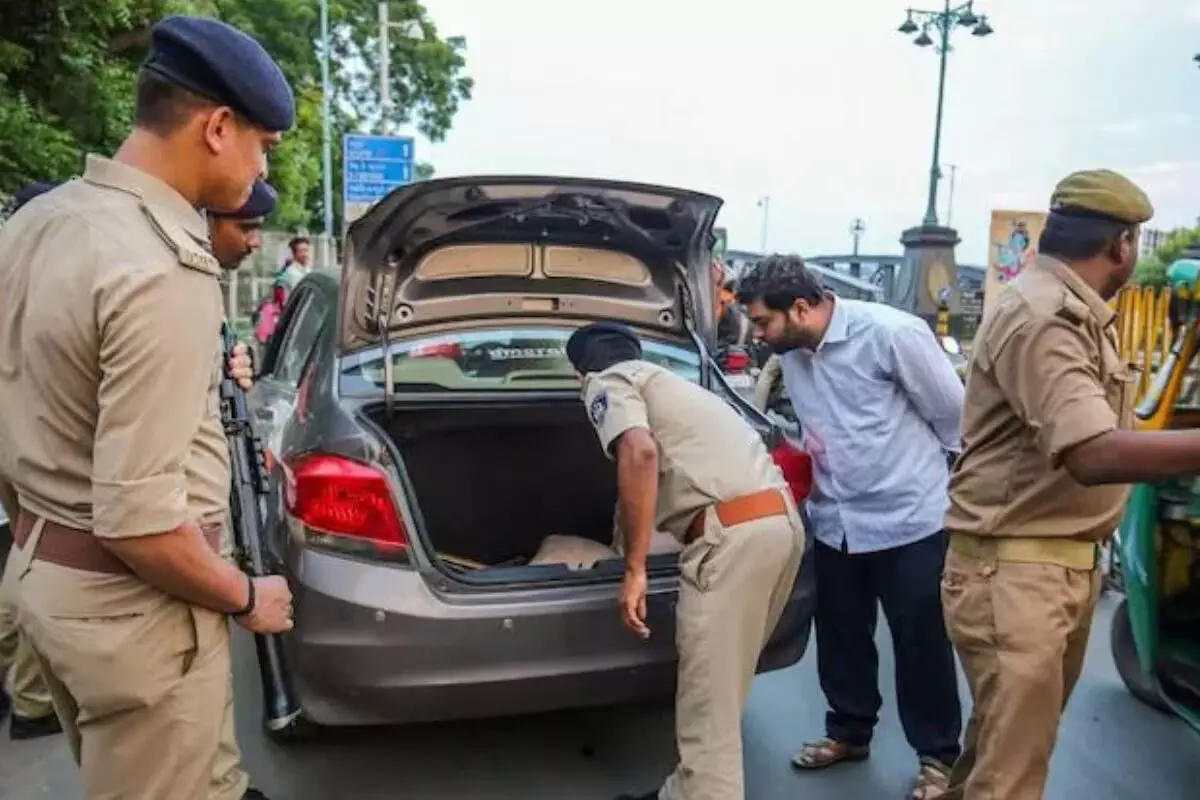 రెండు రాష్ట్రాల ఎన్నికలు.. భారీగా నగదు, మద్యం, డ్రగ్స్‌ స్వాధీనం