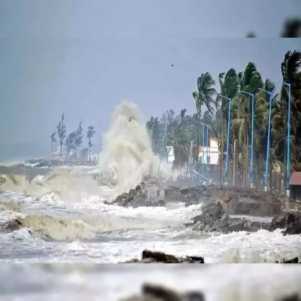 తీరానికి సమీపంలోనే అల్పపీడనం