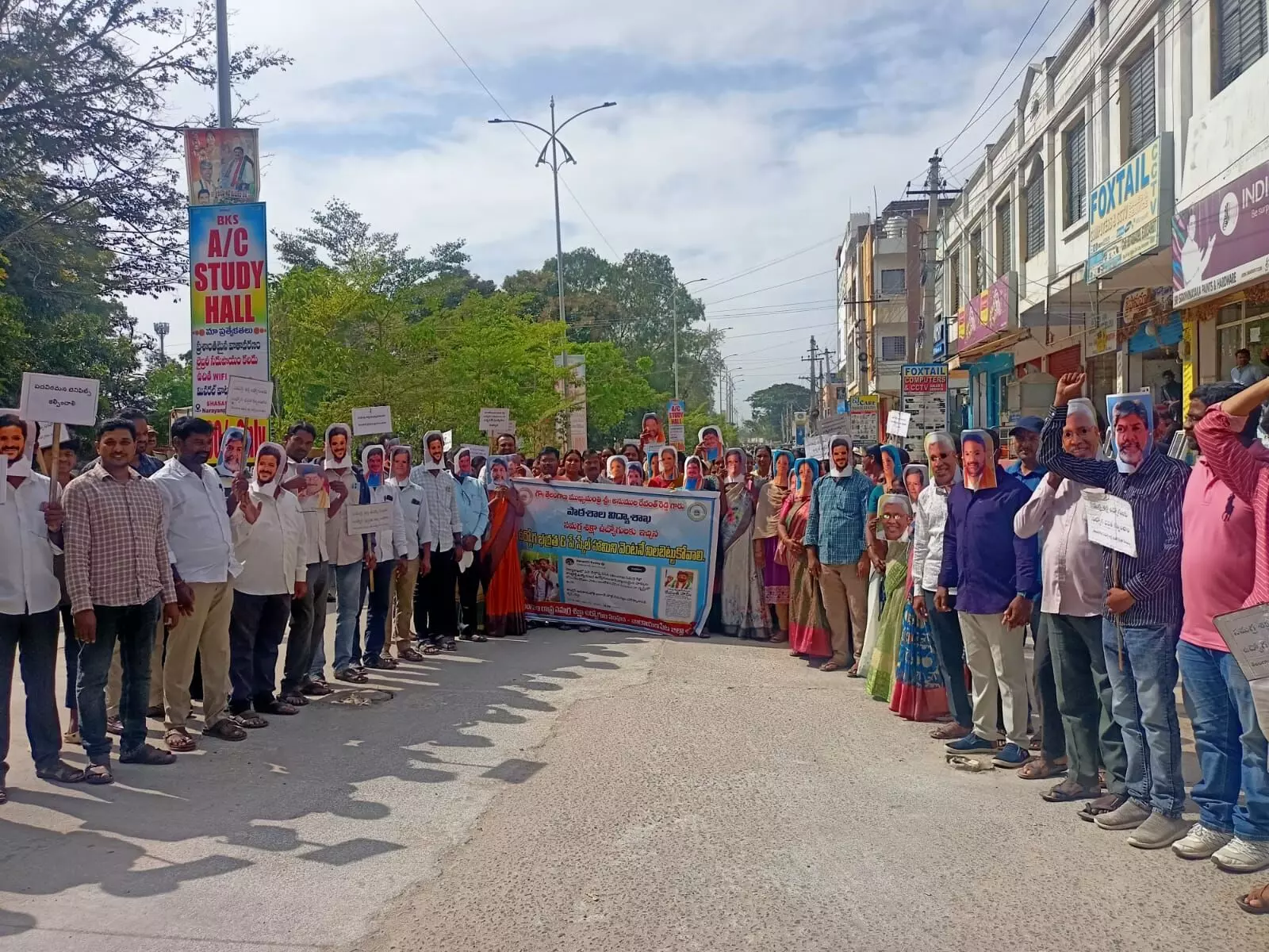 కొనసాగుతున్న సర్వశిక్షఅభియాన్‌ ఉద్యోగుల సమ్మె