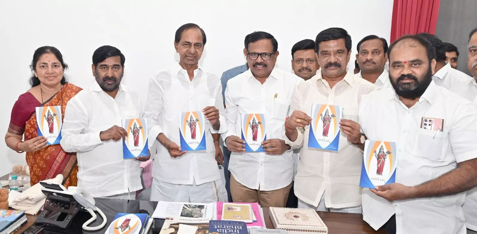 తెలంగాణ తల్లి ఉద్యమ తల్లి