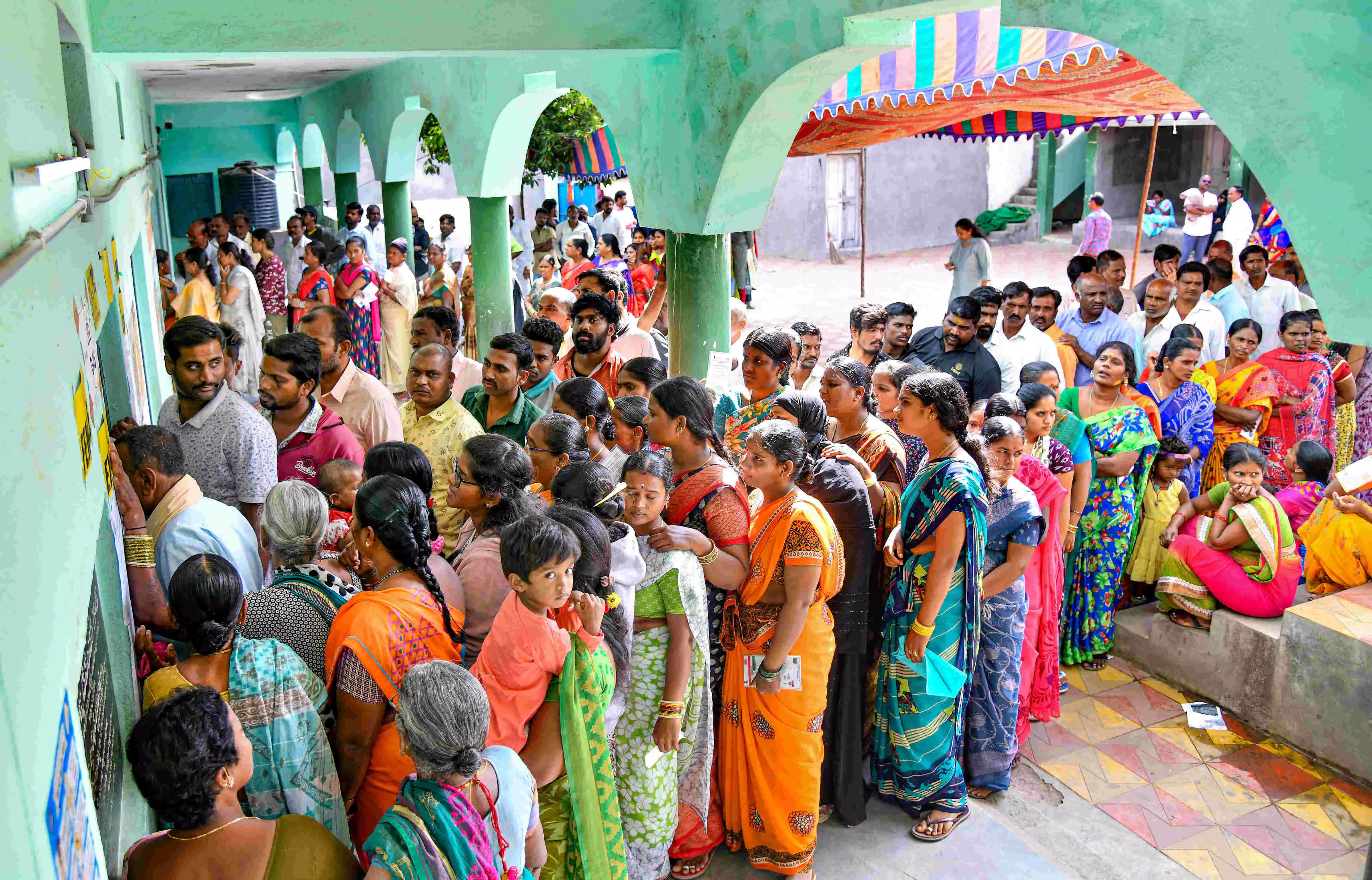 మహిళా ఓటర్లే ఎక్కువ మంది