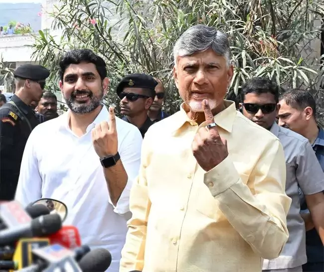 ఎమ్మెల్సీ ఎన్నికల్లో ఓటు వేసిన చంద్రబాబు, లోకేశ్‌