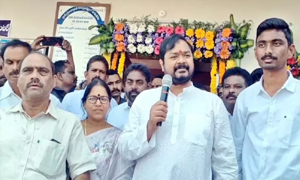 కాపుల ఓట్లు వేయించుకున్నారుగా.. రిజర్వేషన్లు ఇవ్వండి