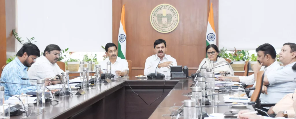 నెలాఖరుకు 'ఇందిరమ్మ' అప్లికేషన్ల పరిశీలన పూర్తి చేయాలి