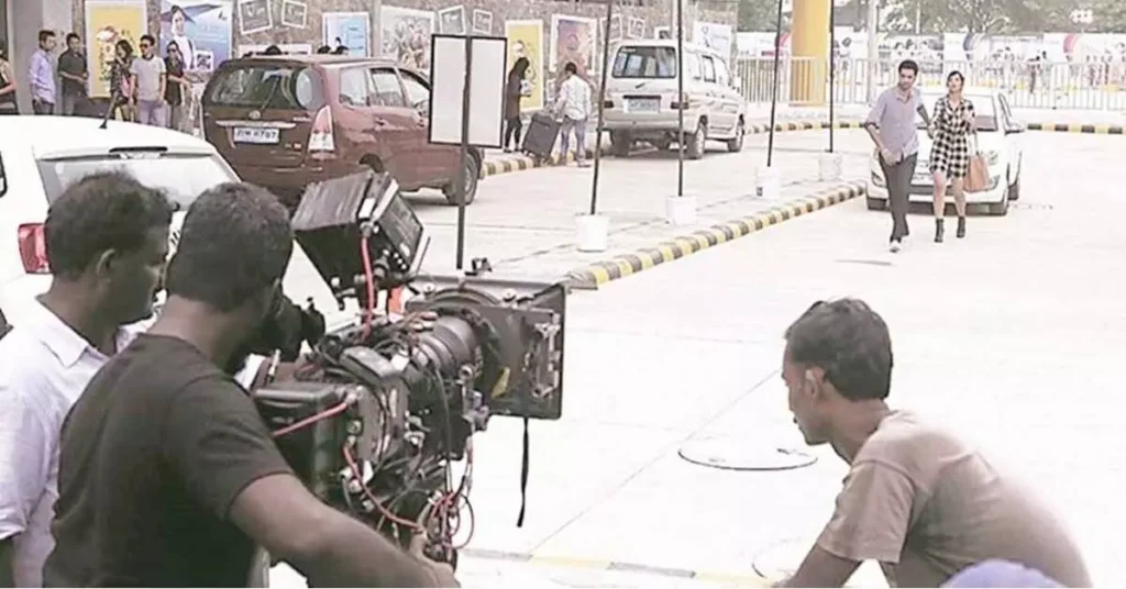 వేతనాల పెంపుకు నిర్మాతల అంగీకారం – సినీ కార్మికుల సమ్మె విరమణ‌