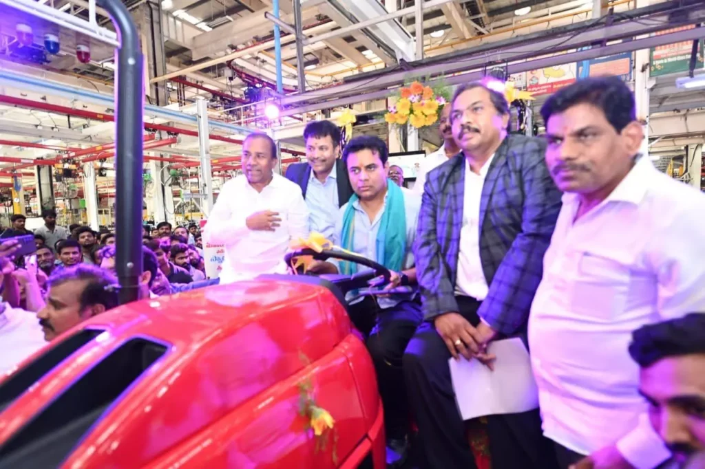 జహీరాబాద్ లో మహేంద్రా కంపెనీ 3 లక్షల ఒకటవ‌ ట్రాక్టర్ ను ఆవిష్కరించిన కేటీఆర్