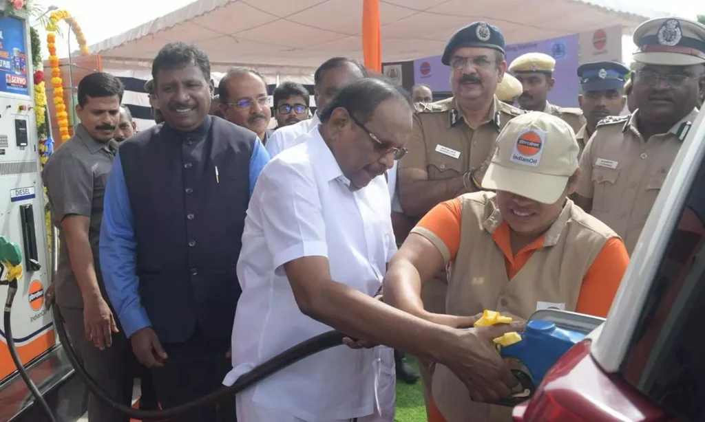 మహిళా ఖైదీల ఉపాధి కోసం పెట్రోలు బంకులు